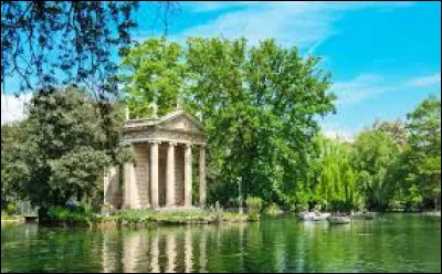 Quel est ce vaste parc situ&eacute; dans le nord de la ville o&ugrave; se trouvent plusieurs mus&eacute;es ?