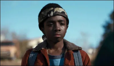 Avec qui le personnage de Lucas est-il en couple ?