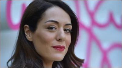 Qui est cette com&eacute;dienne franco-marocaine qui a jou&eacute; le r&ocirc;le principal dans la com&eacute;die musicale ''Cl&eacute;op&acirc;tre, la derni&egrave;re reine d'&Eacute;gypte'' ?