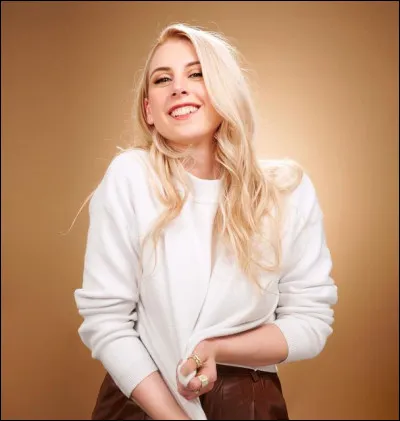 Quelle est la sp&eacute;cialit&eacute; de la Belge Laura Laune, r&eacute;v&eacute;l&eacute;e par l'&eacute;mission "La France a un incroyable talent" en 2017 ?