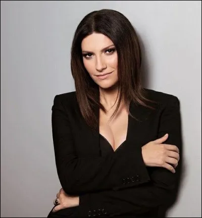 Avec quelle artiste fran&ccedil;aise Laura Pausini chante-t-elle "On n'oublie jamais rien, on vit avec" en 2003 ?