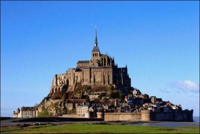 Comment s'appelle le petit cours d'eau qui a rendu le Mont-St-Michel normand ?