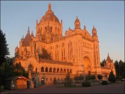 Dans quelle ville normande est honore Sainte-Thrse ?