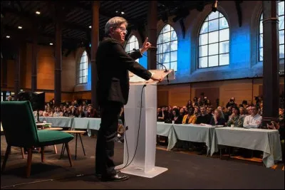 Quel est le nom de l'institut dont Jean-Luc M&eacute;lenchon est le co-pr&eacute;sident ?