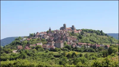 Situ&eacute;e sur un chemin de Saint-Jacques-de-Compostelle, V&eacute;zelay a &eacute;t&eacute; sauv&eacute;e de la ruine par...