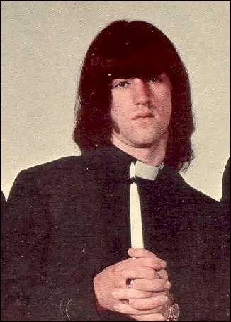 Quel est ce chanteur de hard rock, ayant galement jou dans un groupe de space rock ?