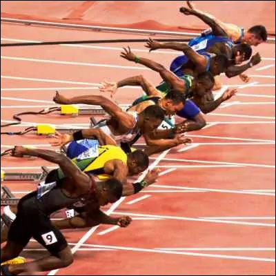 Quelle athl&egrave;te n&eacute;e aux Abymes a atteint le sommet du podium aux championnats du monde en 4x100 m&egrave;tres ?