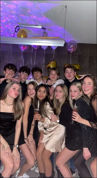 Dans une soir&eacute;e o&ugrave; tu ne connais presque personne, que fais-tu ?