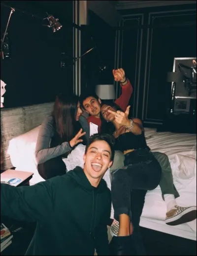 Ton groupe d�amis critique injustement quelqu'un devant toi. Que fais-tu ?