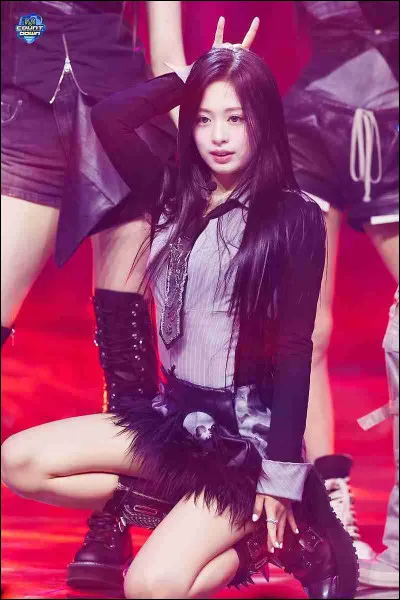 Dans quelle chanson a-t-elle fait son apparition ?