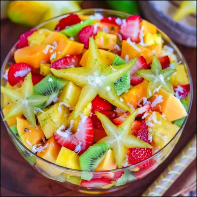 Quel fruit tropical poss&egrave;de une texture fibreuse et un go&ucirc;t sucr&eacute;-acidul&eacute; ?