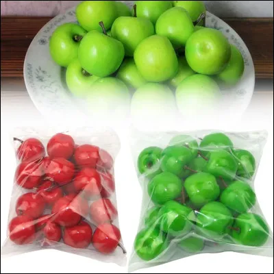 Quel fruit poss&egrave;de une peau velue et une chair verte avec de petits p&eacute;pins noirs ?