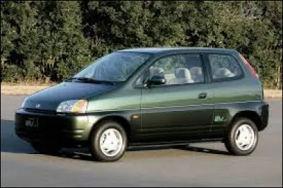 Cette petite voiture &eacute;lectrique est une ...