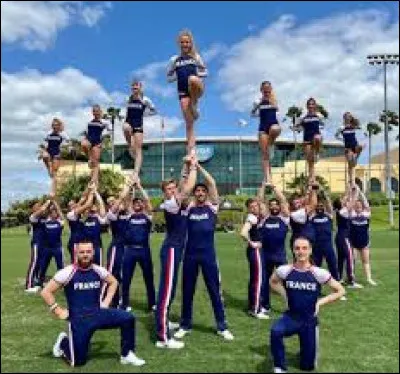 Vrai ou faux : &agrave; l'origine, le "cheerleading" &eacute;tait pratiqu&eacute; par des hommes.