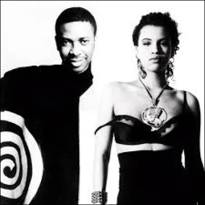 Musique - Avec quelle chanteuse Youssou N'Dour partage-t-il un duo sur la chanson "7 Seconds" ?