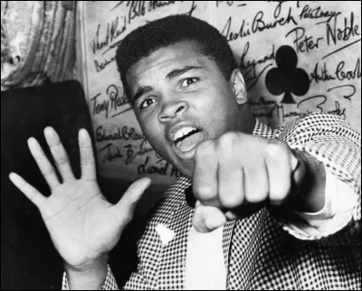 Qui a &eacute;t&eacute; appel&eacute; Cassius Clay jusqu'en 1964 ?