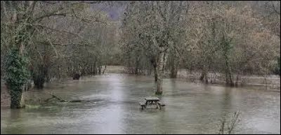 Deux d&eacute;partements en vigilance rouge, sont aussi impact&eacute;s par le d&eacute;sastre des inondations, lequel l'est moins ?