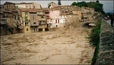 Beaucoup se souviendront de l'inondation de Vaison-La-Romaine en 1992, due &agrave; de tr&egrave;s forts cumuls de pluie. Quel cours d'eau avait d&eacute;bord&eacute; ?