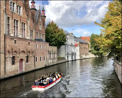 Dans quelle r&eacute;gion se situe Bruges ?