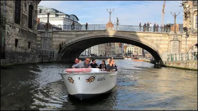 Dans quelle r&eacute;gion se situe Gand ?