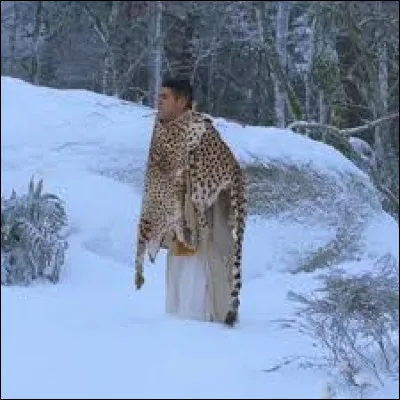 Num&eacute;robis : Qu'est ce que c'est ce pays ? C'est pas possible. Il fait au moins _____