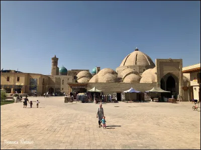 Comment se nomme la structure d'une ville de forme carr&eacute;e, avec une cour int&eacute;rieure con&ccedil;ue pour la d&eacute;tente, rencontr&eacute;e d'Iran jusqu'en Azerba&iuml;djan ?