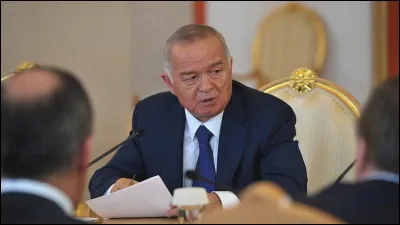 Par quel pr&eacute;sident autoritaire l'Ouzb&eacute;kistan fut-il gouvern&eacute; de 1990 &agrave; 2016 ?