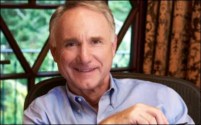 Qui est cet &eacute;crivain am&eacute;ricain, auteur du roman policier ''Da Vinci Code'' ?