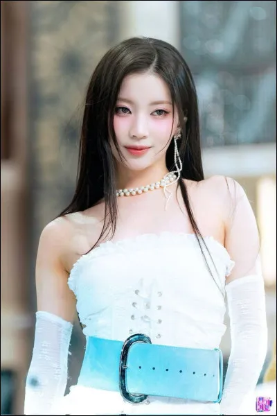 Et cette rappeuse est...