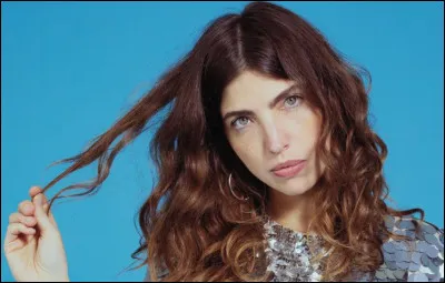 Qui est cette chanteuse dont l'un des titres est ''Mon &eacute;paule'' ?