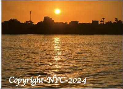 Quand le soleil se couche sur le Nil, o&ugrave; est-on ?