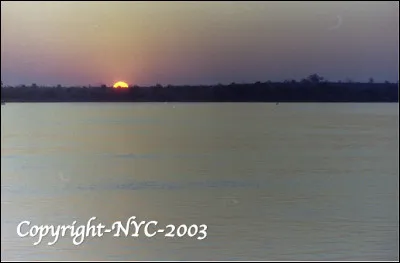 Quand le soleil se couche sur le fleuve Zamb&egrave;ze, o&ugrave; est-on ?
