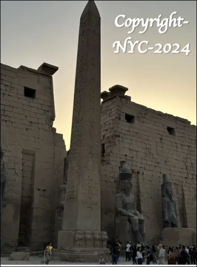 Quand le soleil se couche derri&egrave;re l'ob&eacute;lisque du temple &eacute;gyptien d'Amon, o&ugrave; est-on ?