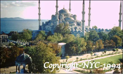 Quand le soleil se couche sur la mosqu&eacute;e turque Sainte-Sophie, o&ugrave; est-on ?