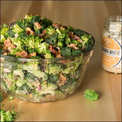 Quel fruit est utilis&eacute; dans les plats sal&eacute;s et sucr&eacute;s, et se marie bien avec les salades et sauces ?