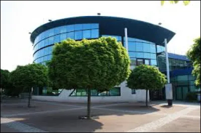 Ville francilienne, dans l'arrondissement de Palaiseau, Savigny-sur-Orge se situe dans le d&eacute;partement ...