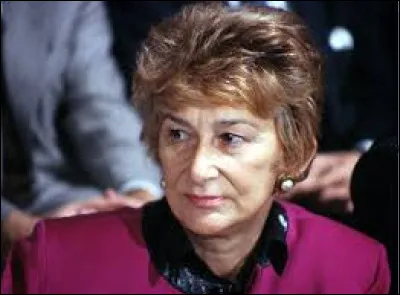 Quelle loi importante, dite "loi Roudy", pour les droits des femmes est adopt&eacute;e en 1982 sous le gouvernement Mauroy ?