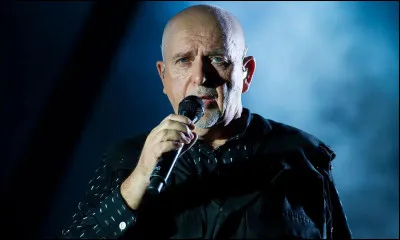 Peter Gabriel est le cofondateur, chanteur et principal parolier de quel groupe de rock progressif britannique ?