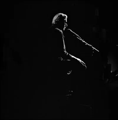 Quel chanteur est l�interpr&egrave;te du titre ''Gaby oh Gaby'' ?