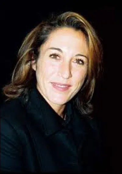 Carole Merle est la skieuse fran&ccedil;aise la plus titr&eacute;e. Durant sa carri&egrave;re, elle a remport&eacute; vingt-deux victoires. Combien de fois a-t-elle gagn&eacute; la Coupe du monde de ski ?