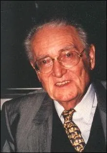 Cet historien d'origine belge a crit de nombreux ouvrages dont 'Marie de Mdicis', 'B onaprte', 'Napolon', Napolon III ... ?