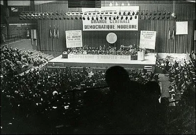 En quelle ann&eacute;e La CFTC vote &agrave; 75% la d&eacute;confessionnalisation du syndicat devenant la CFDT ?