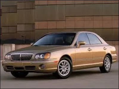 Cette grande voiture est une ...