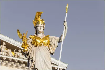 11) Quelle d&eacute;esse est li&eacute;e au foyer et au feu domestique ?