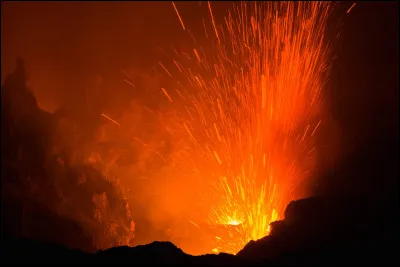 4) Quel dieu est li&eacute; aux forgerons et aux volcans ?