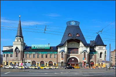 Vous voici maintenant devant la gare, pr&ecirc;t &agrave; embarquer sur le Transsib&eacute;rien, la ligne la plus longue du monde. Seulement, comment se nomme cette gare, porte d'entr&eacute;e de l'Extr&ecirc;me-Orient russe ?