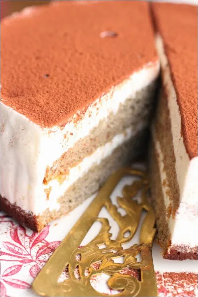 Lorsque vous arrivez &agrave; Ekaterinbourg, on vous invite dans une p&acirc;tisserie c&eacute;l&egrave;bre de la ville o&ugrave; vous go&ucirc;tez aux sp&eacute;cialit&eacute;s locales, &agrave; base de farine de...