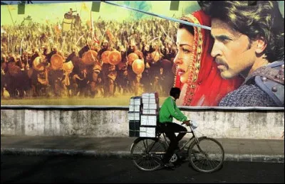 Quel est le nom de l'industrie cin&eacute;matographique indienne produisant plus de films que tout autre pays ?