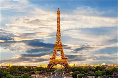 Vous arrivez devant la tour Eiffel, monument le plus visit&eacute; au monde ! Qu'est-ce qui est vrai sur ce c&eacute;l&egrave;bre b&acirc;timent d'acier ?