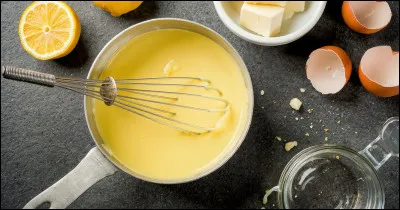 Quel est l'ingr&eacute;dient qui distingue une sauce b&eacute;arnaise d'une sauce hollandaise ?